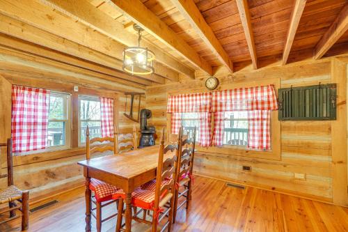 Serene Townsend Cabin Rental with Hot Tub and Grill! in Townsend, USA