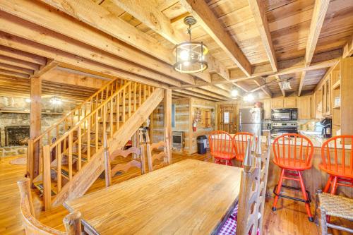 Serene Townsend Cabin Rental with Hot Tub and Grill! in Townsend, USA