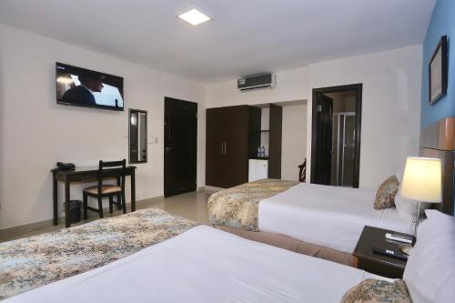 Double Room image 10