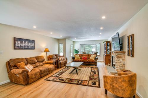 Serene Nevada Retreat with Deck, Grill and Fireplace!