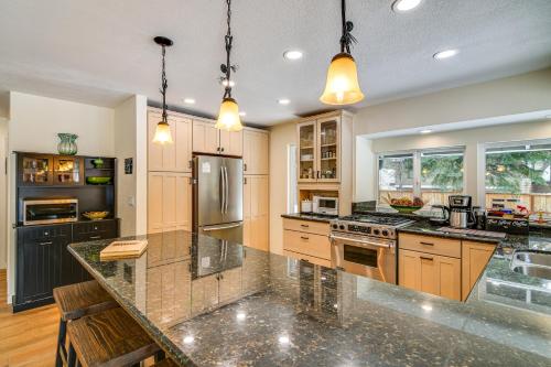 Serene Nevada Retreat with Deck, Grill and Hot Tub!