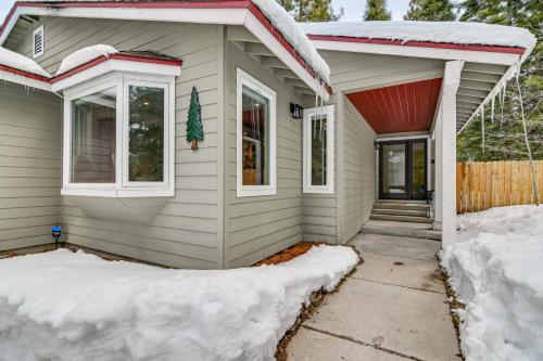 Serene Nevada Retreat with Deck, Grill and Hot Tub!