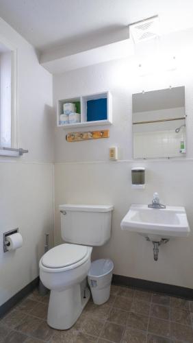 ColoRADo Adventure Hostel - 화장실