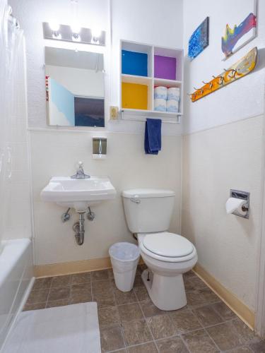 ColoRADo Adventure Hostel - 화장실
