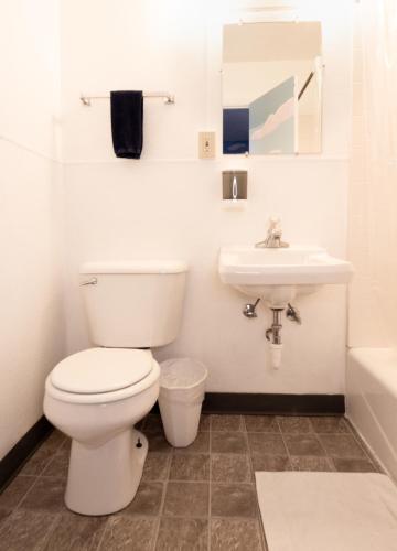 ColoRADo Adventure Hostel - 화장실