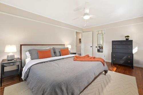 Midtown Modern-5 Min to Downtown-Large Game Room in Fayetteville, USA