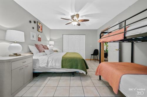 MCM Lakehouse - Direct Lake Access - Sleeps 8 in Rambo Riviera, USA