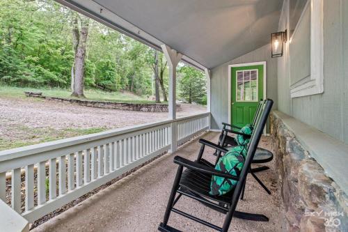 MCM Lakehouse - Direct Lake Access - Sleeps 8 in Lost Bridge Village (AR)