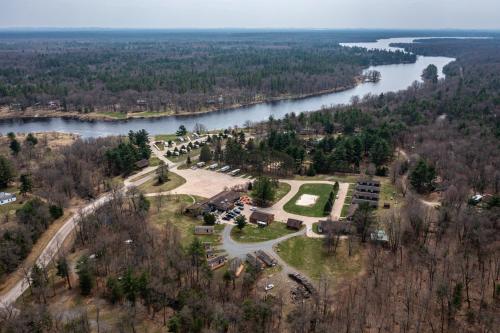 3br Riviera Cabin Sleeps 6, Fully Furnished! in Neillsville, USA