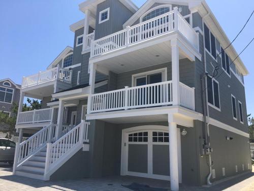 New Ocean Block Duplex in Beach Haven, USA