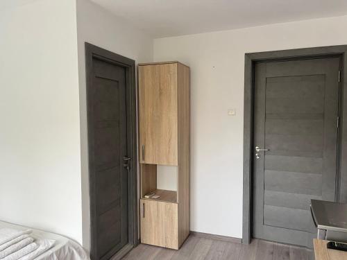 Double Room with Balcony image 7