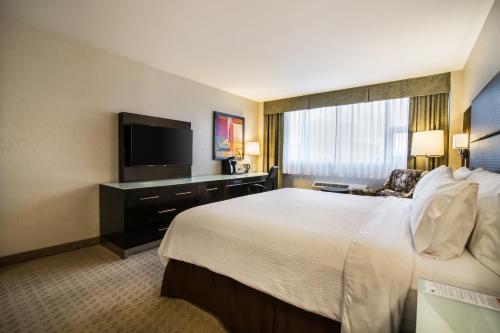 Holiday Inn Vancouver-Centre Broadway By IHG - image 2