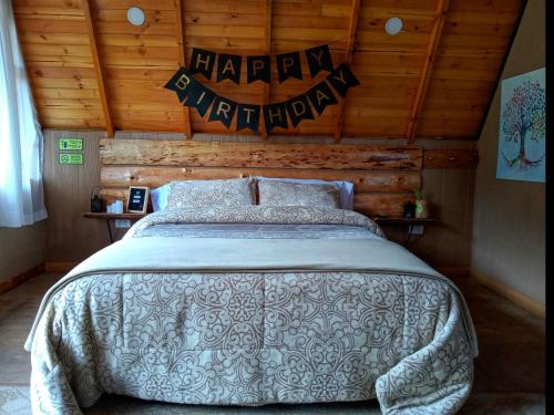1 queen bed, 1 twin bed