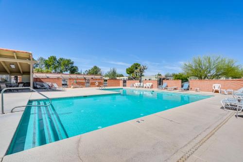 Charming Green Valley Townhome with Community Pool!
