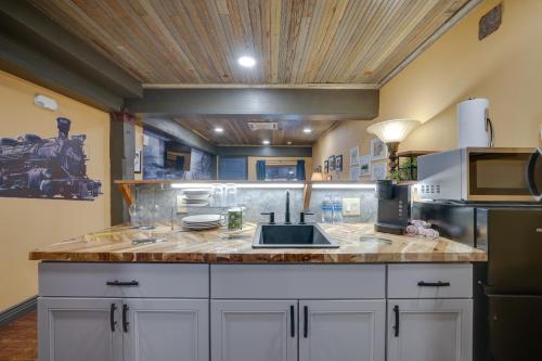 Pet-Friendly Texarkana Studio in The Historic 1894 thumb 2