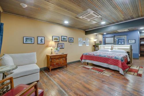 Pet-Friendly Texarkana Studio in The Historic 1894 thumb 4
