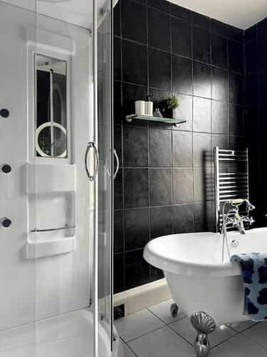 Modern 6 Bed Home Near Leeds City Centre-Long Stay Rates Available, Leeds (Foto 9)