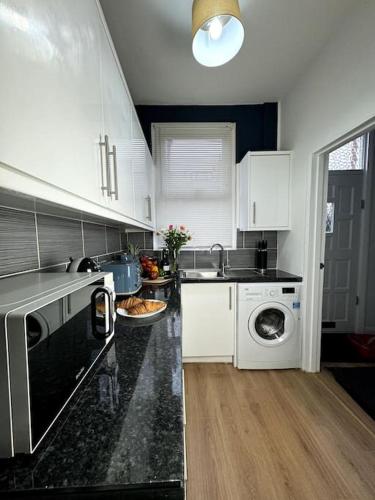 Modern 6 Bed Home Near Leeds City Centre-Long Stay Rates Available, Leeds (Foto 8)