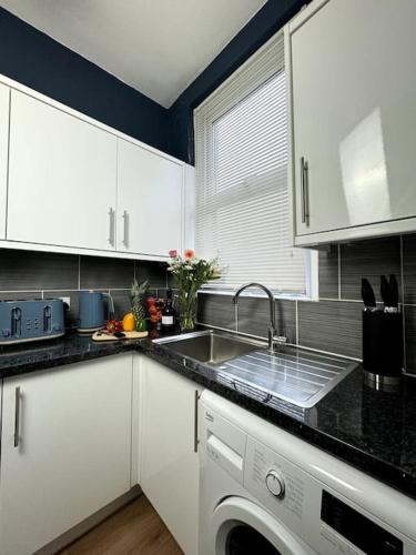 Modern 6 Bed Home Near Leeds City Centre-Long Stay Rates Available, Leeds (Foto 6)