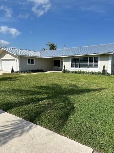 La Dav Villa Modern Home in West Palm Beach, USA