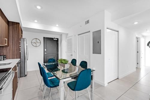 Chic 3 Bed Retreat Mins Brickell With Free Parking in Miami, USA