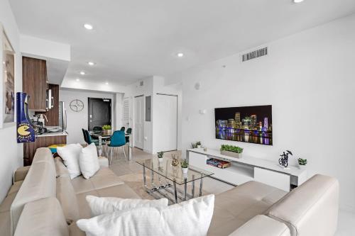 Chic 3 Bed Retreat Mins Brickell With Free Parking in Miami, USA