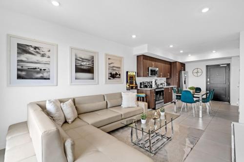 Chic 3 Bed Retreat Mins Brickell With Free Parking in Miami, USA