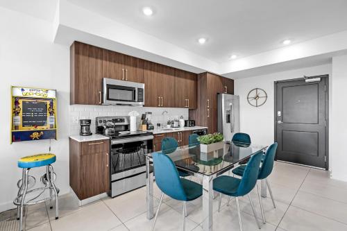 Chic 3 Bed Retreat Mins Brickell With Free Parking in Miami, USA