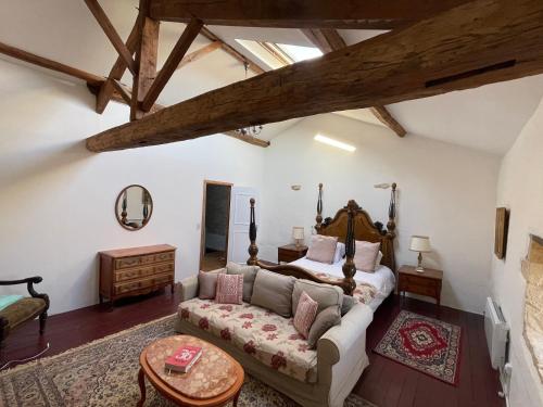 Spacious & Characterful 6 Bed Farmhouse with Pool