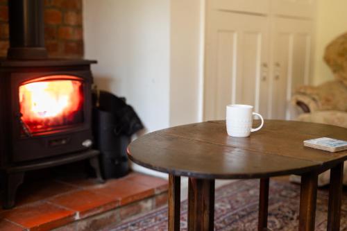 Oak House in Mid Wales with Log Burner By Seren Short Stays in 馬漢萊斯
