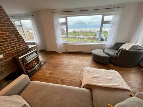 Romantic 4 bedroom Seafront Nature Cottage