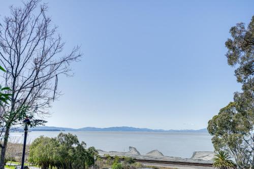 Luxe Bay View Home Near SF, Berkley and Napa Valley