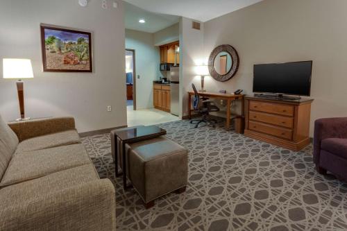 1 king bed, 1 sofa bed