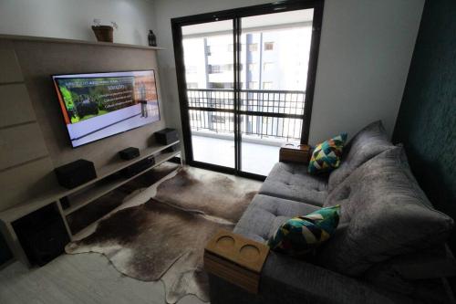 Apartamento no Cabral em Curitiba, com 3 quartos sendo um como closed, e 2 garagens