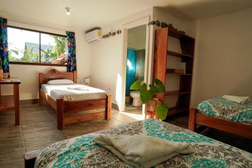 3 twin beds