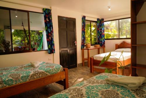 Quadruple Room with Private Bathroom image 3