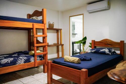 3 twin beds
