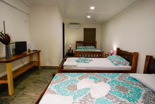 Twin Room image 2