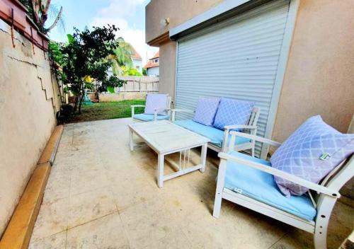 Spacious and Peaceful 2BD with a Garden & Parking