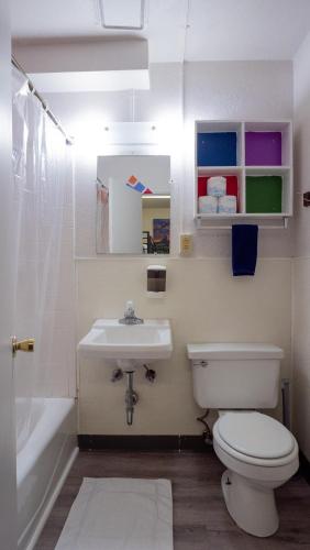 ColoRADo Adventure Hostel - 샤워실