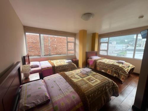 3 twin beds