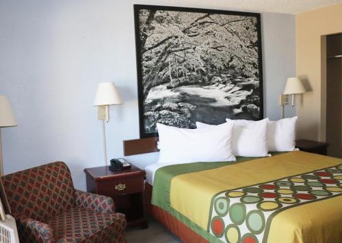 Super 8 by Wyndham Clarksville East in Clarksville, USA