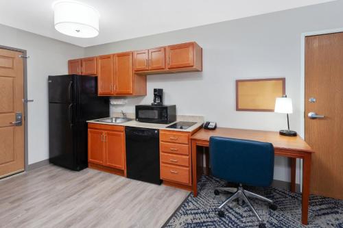 Candlewood Suites Louisville North an IHG Hotel - image 14