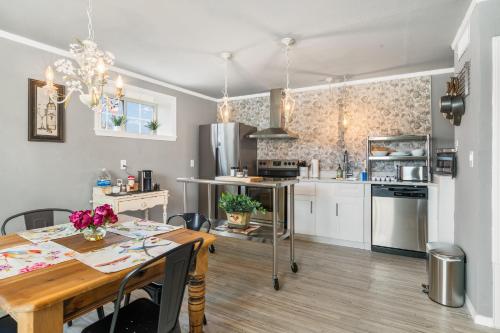 Salt Block - French Serenity Suite 3 in Bandera, USA