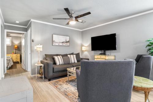 Salt Block - French Serenity Suite 3 in بانديرا_تكساس