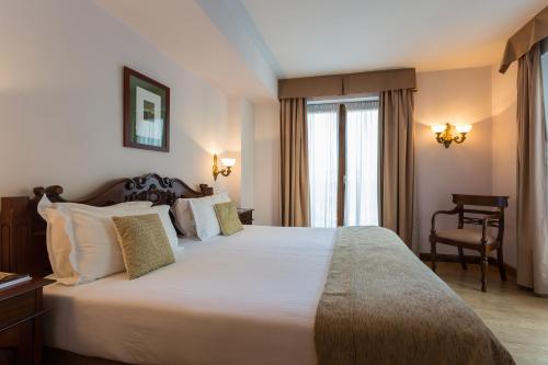 Ayre Hotel Alfonso II Ideally located in the Monte Alto area, Ayre Hotel Alfonso II promises a relaxing and wonderful visit. The property offers guests a range of services and amenities designed to provide comfort and conv