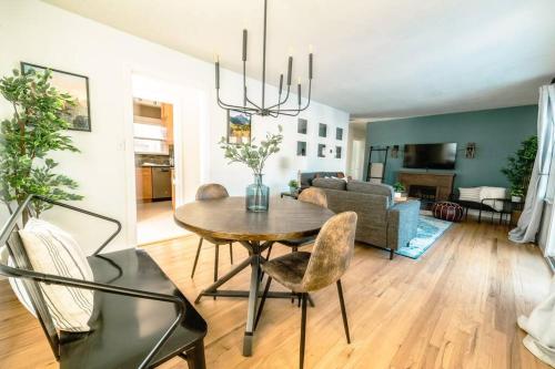 Hound Haven! Cozy Denver Getaway next to Dog Park!