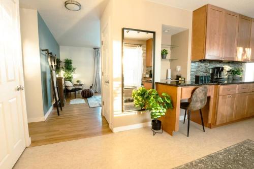 Hound Haven! Cozy Denver Getaway next to Dog Park!