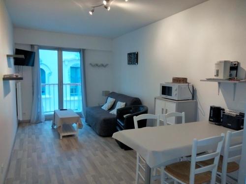 Studio Central à 100m Plage avec Balcon et Commodités, Les Sables-d'Olonne - FR-1-331-61 - Location saisonnière - Les Sables-d'Olonne