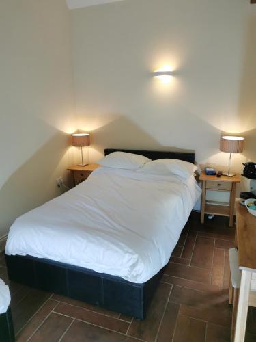 2 twin beds